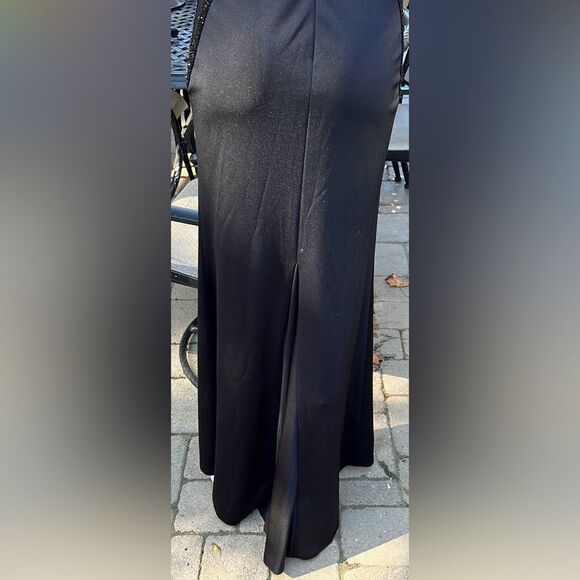 Sherri Hill black V Neck Black beaded lace gown size 4 - Picture 4 of 10